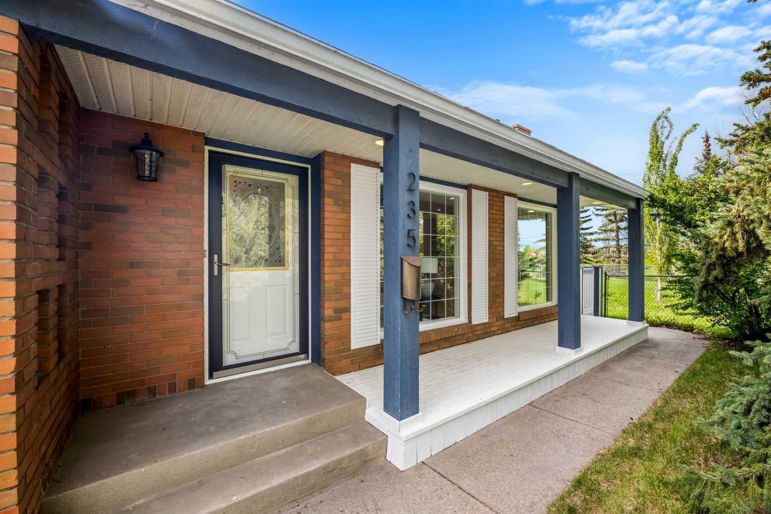 235 Lake Rosen Crescent SE
