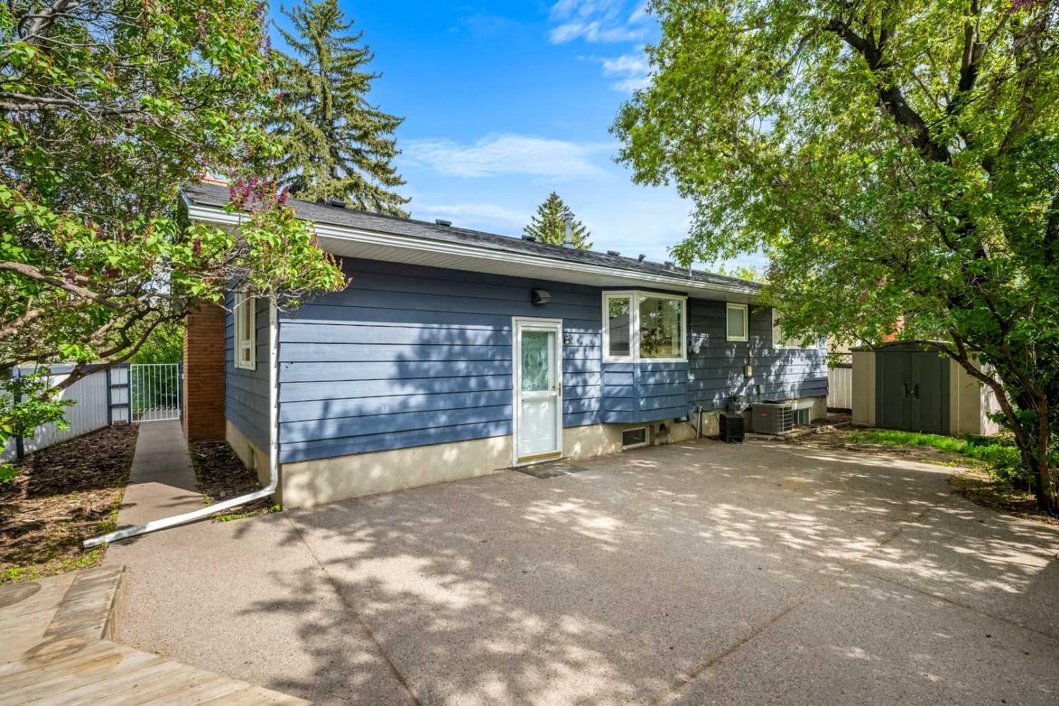235 Lake Rosen Crescent SE
