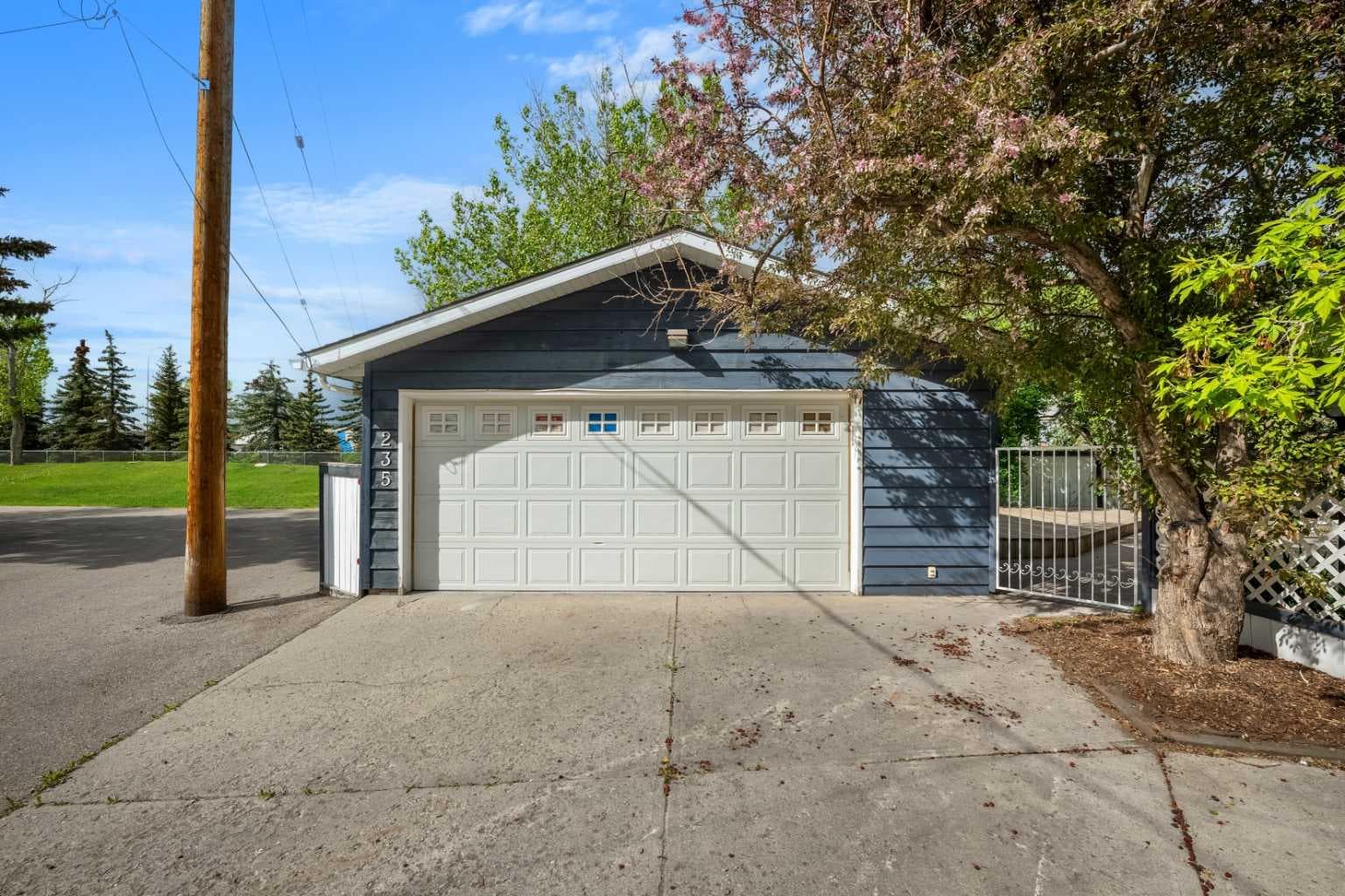 235 Lake Rosen Crescent SE
