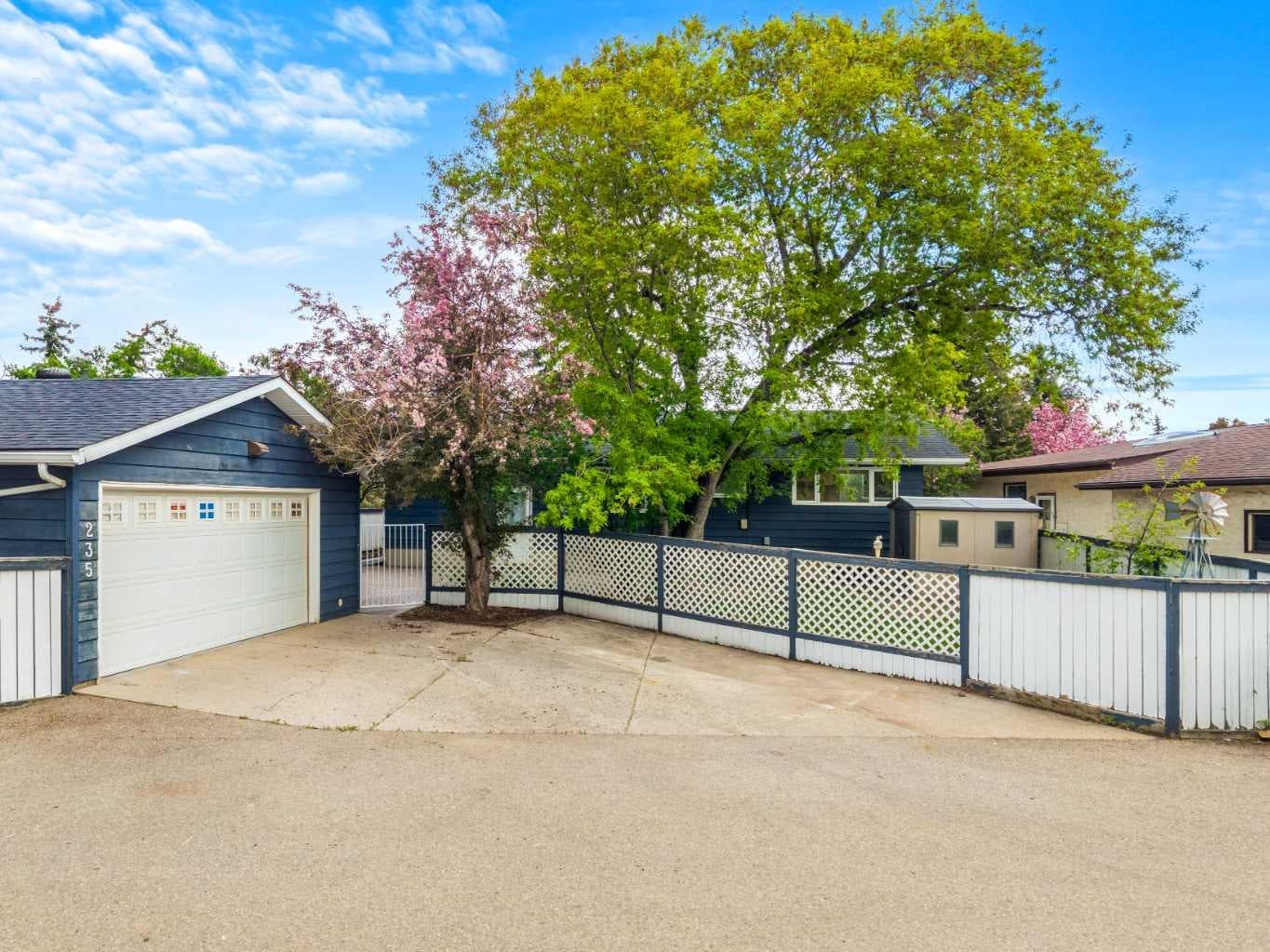 235 Lake Rosen Crescent SE