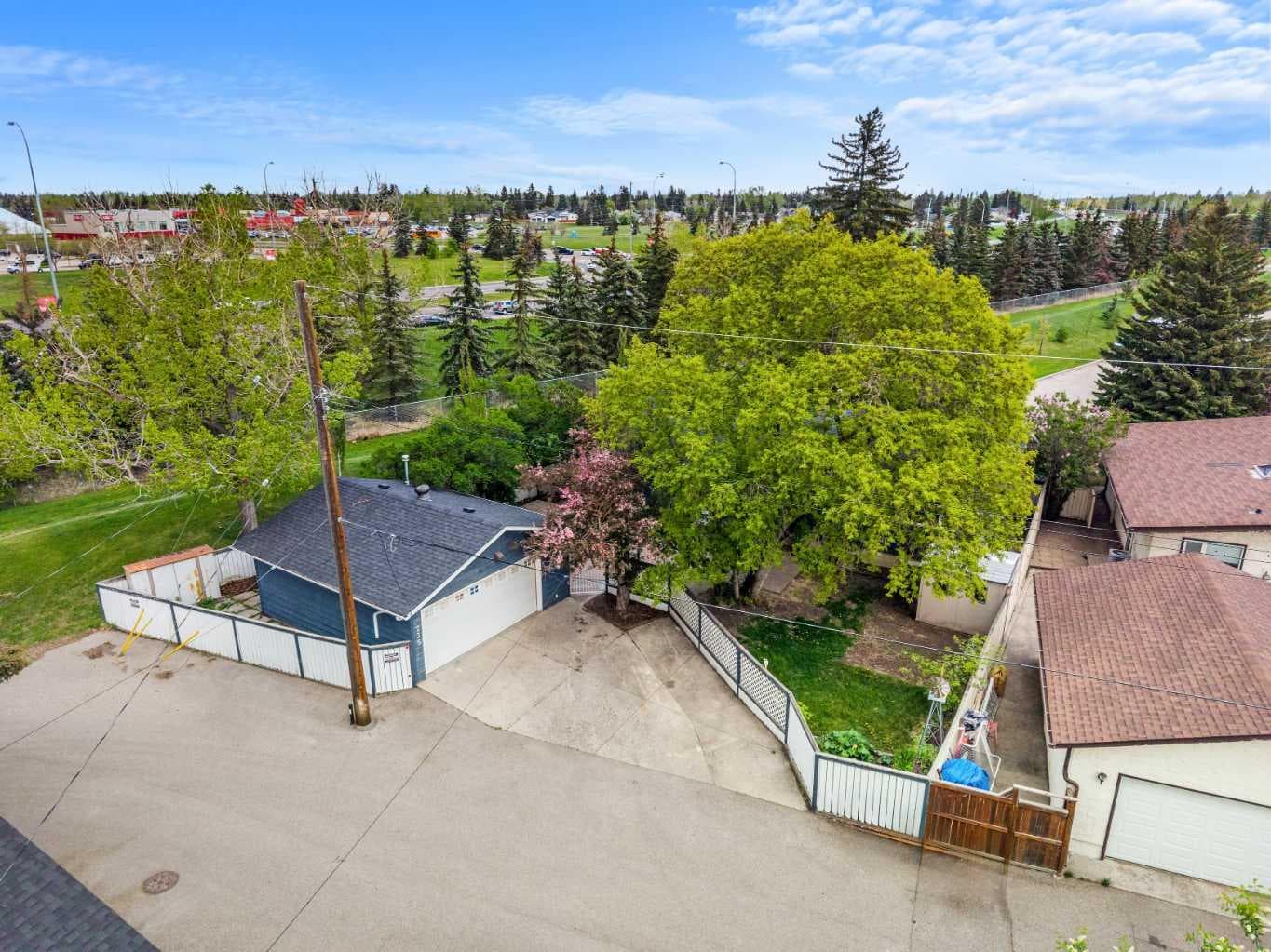 235 Lake Rosen Crescent SE