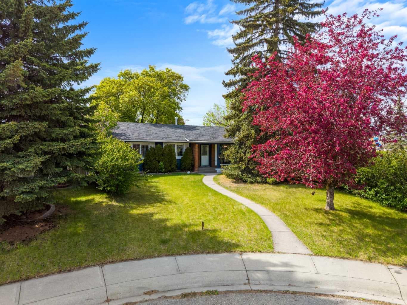 235 Lake Rosen Crescent SE