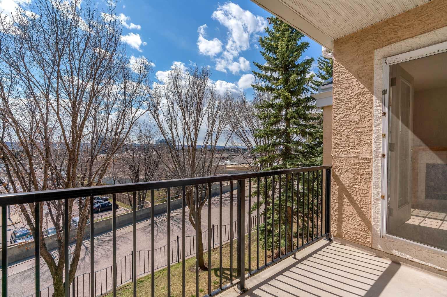 203, 4835 Dalhousie Drive NW