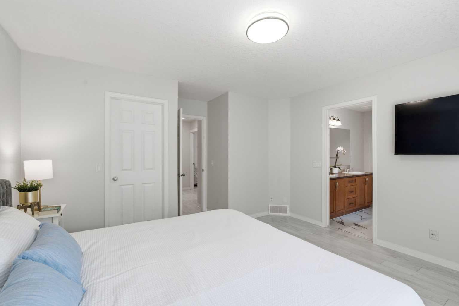 124 Kincora Glen Road NW