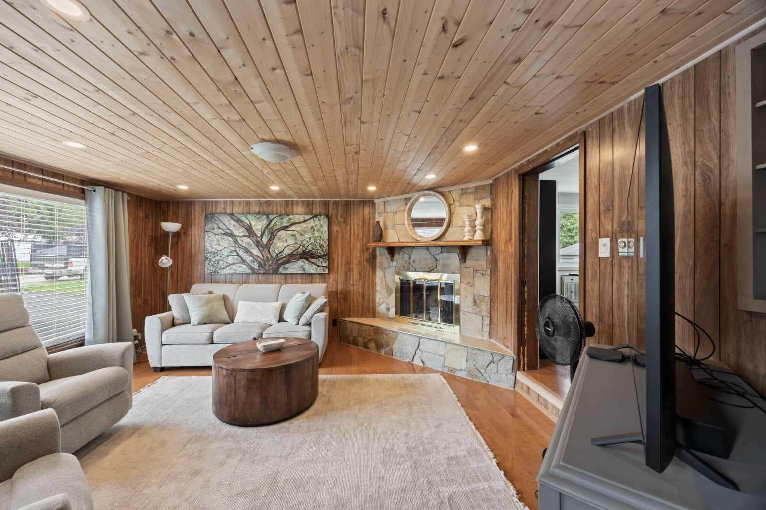 828 West Chestermere  