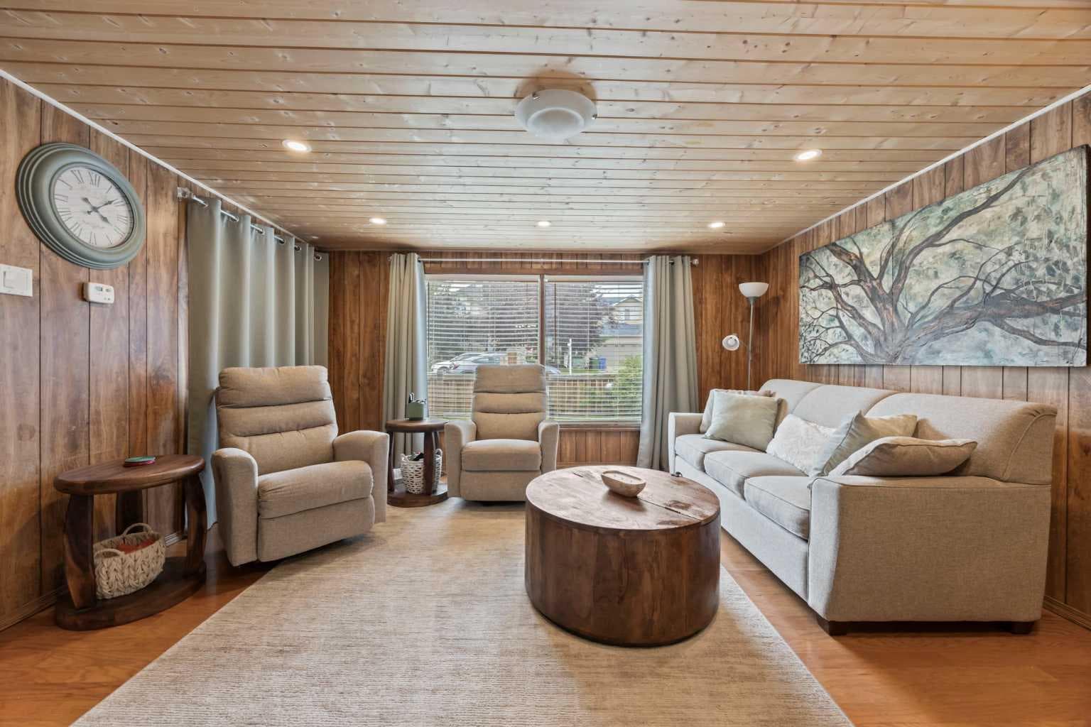 828 West Chestermere  