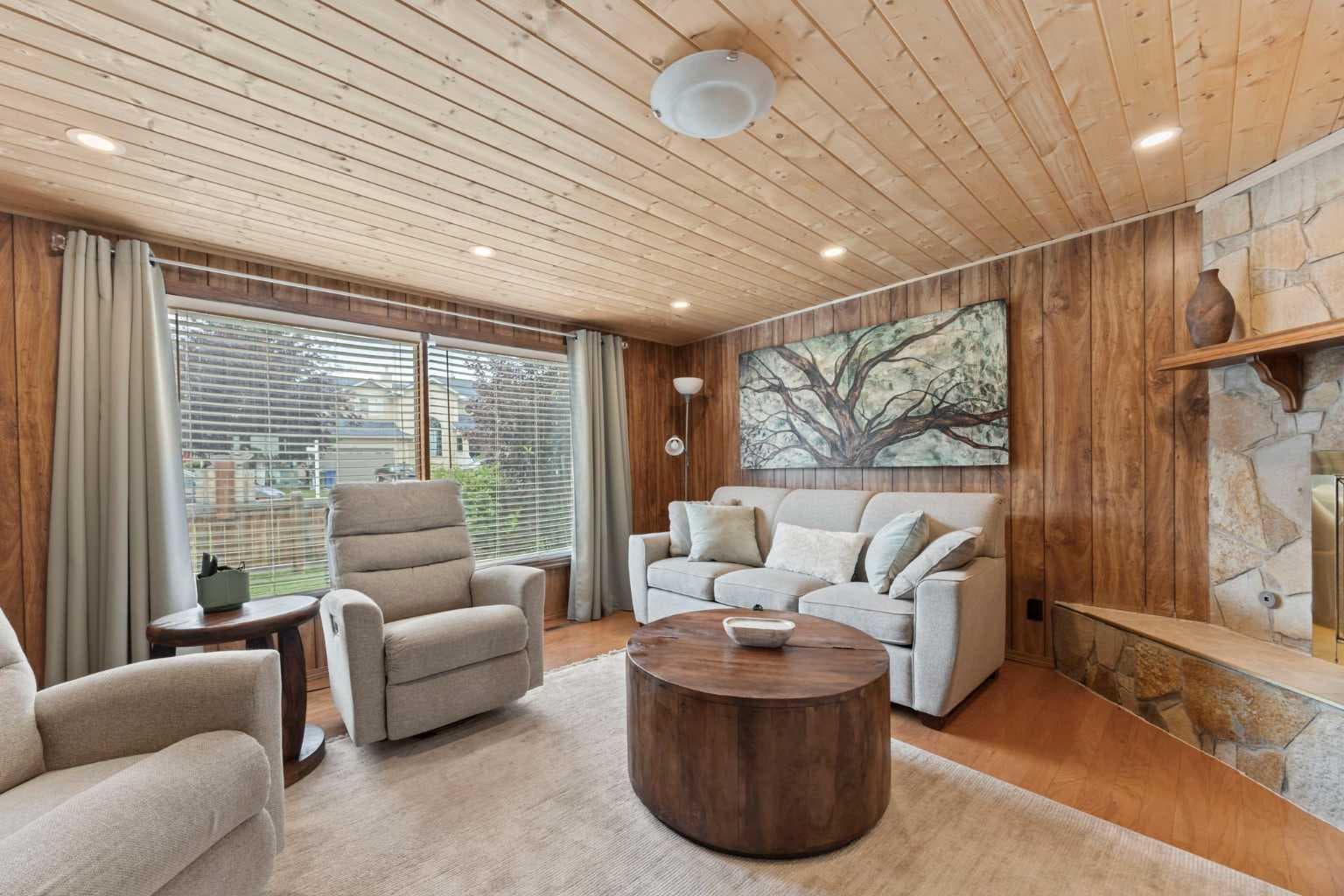 828 West Chestermere  