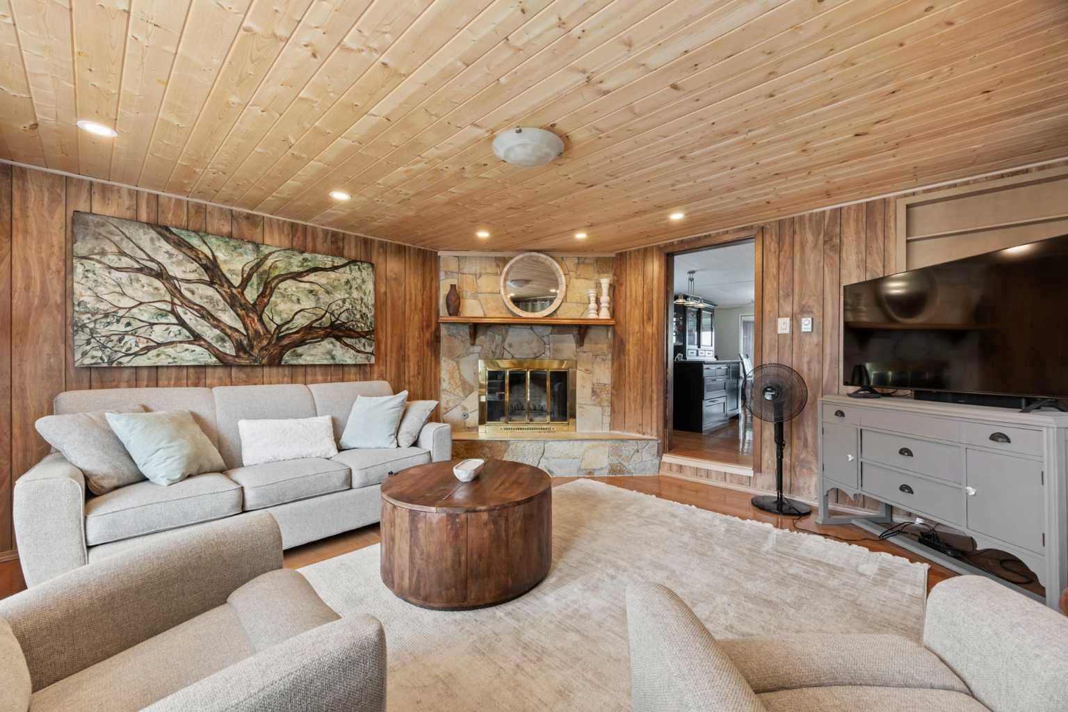 828 West Chestermere  