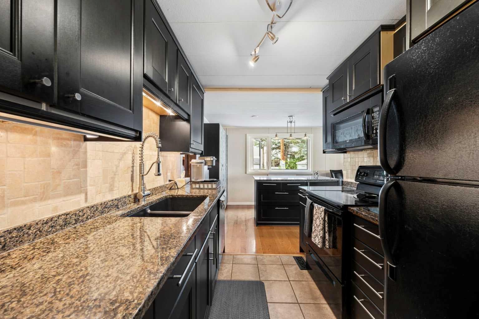 828 West Chestermere  