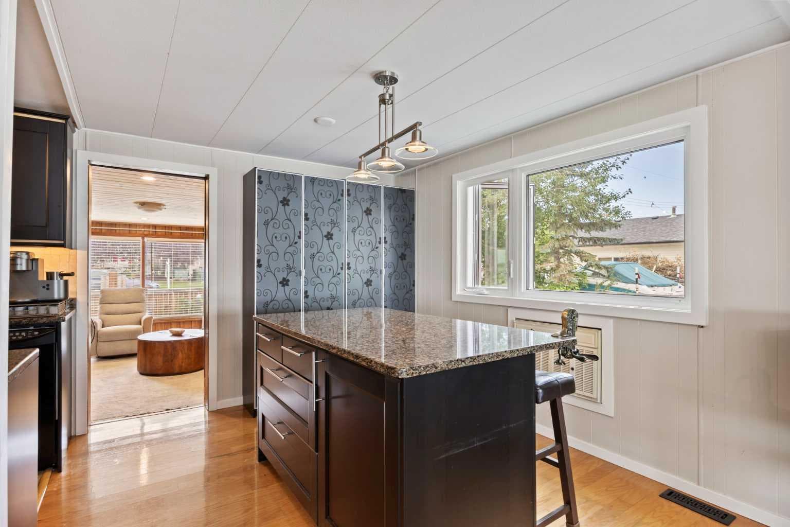 828 West Chestermere  