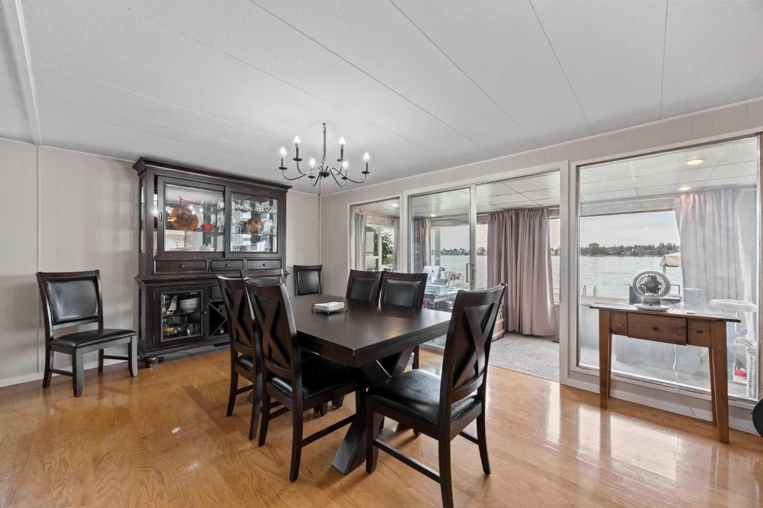 828 West Chestermere  