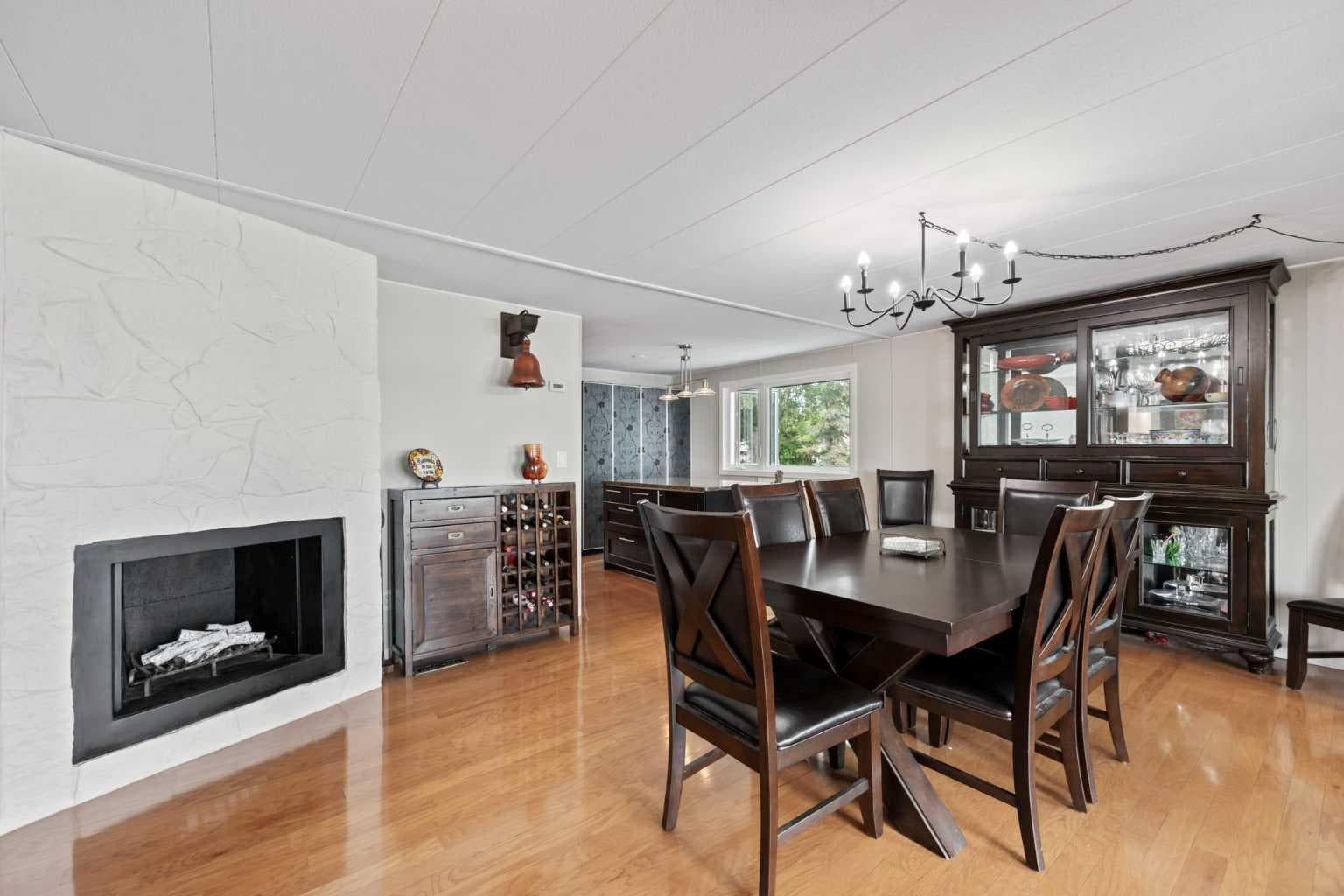 828 West Chestermere  