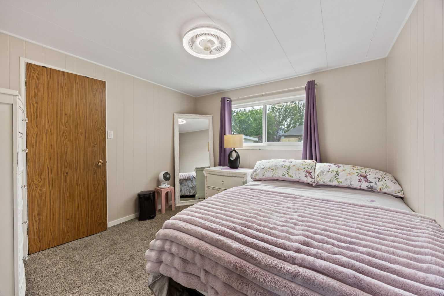 828 West Chestermere  