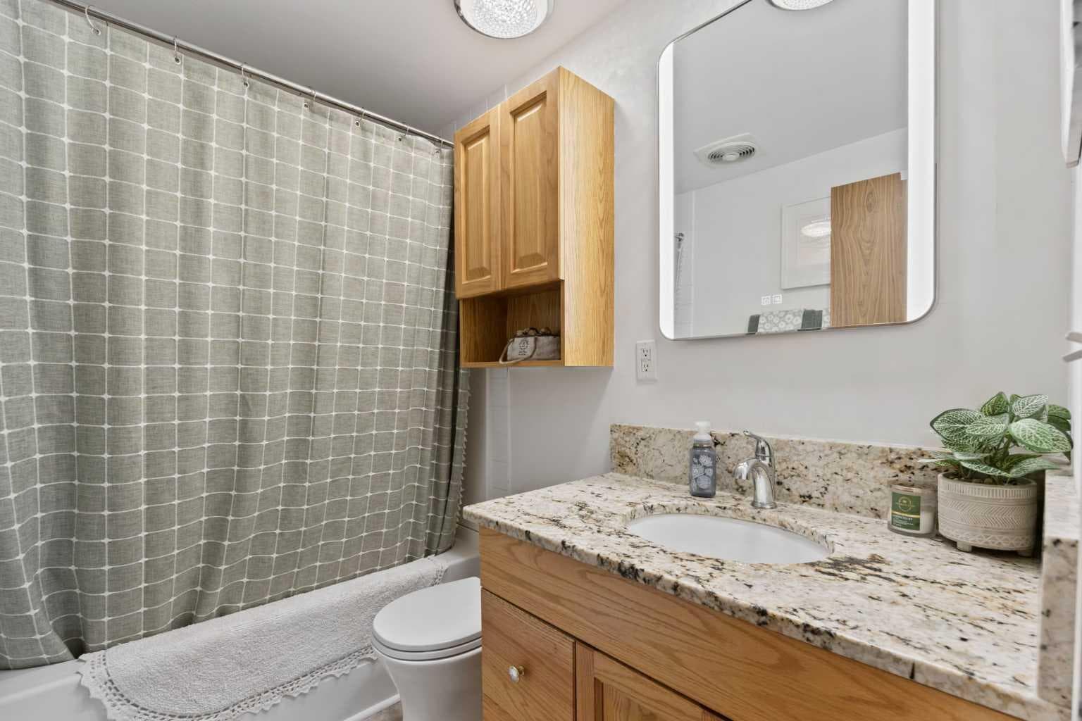 828 West Chestermere  