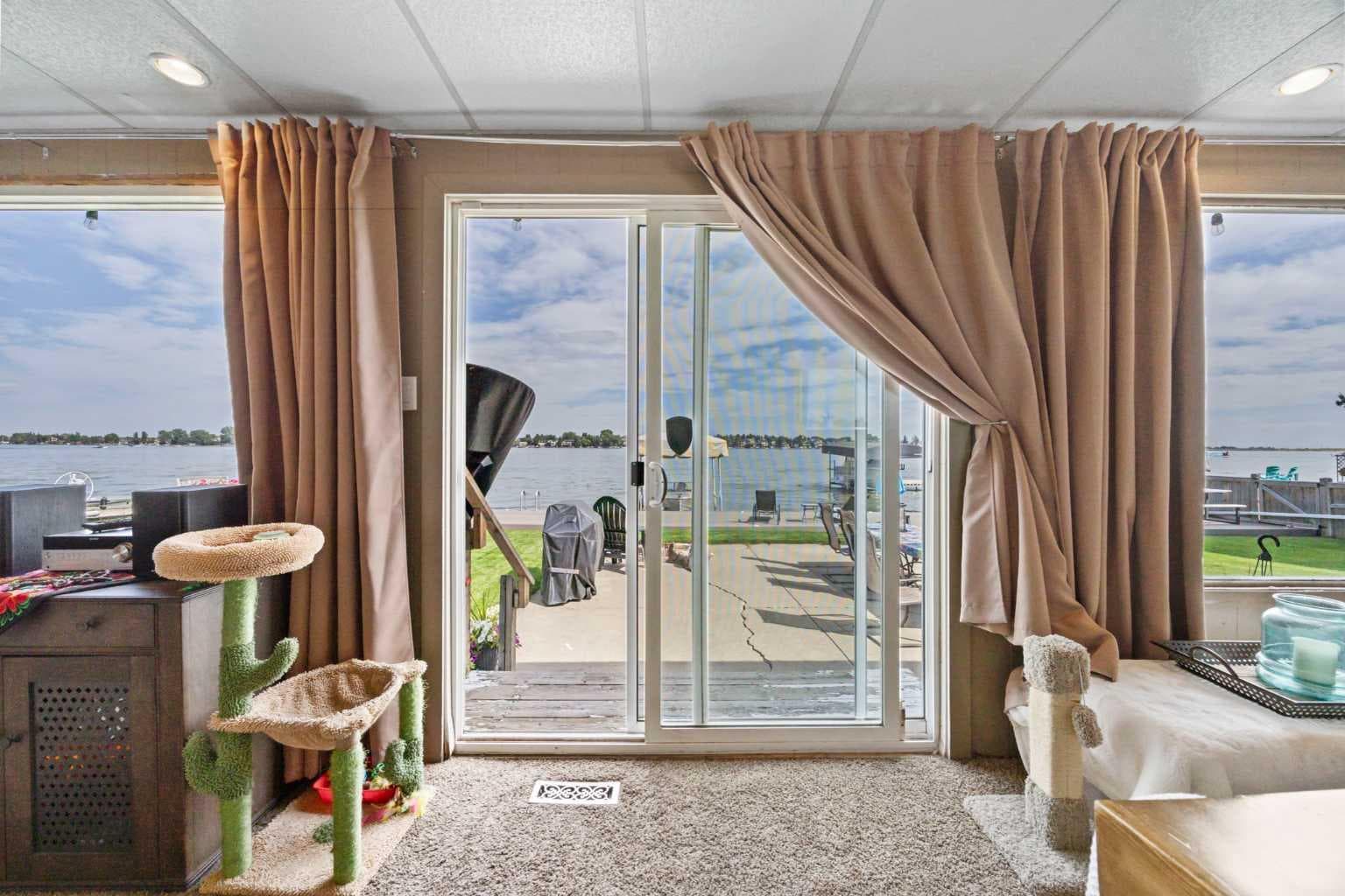 828 West Chestermere  