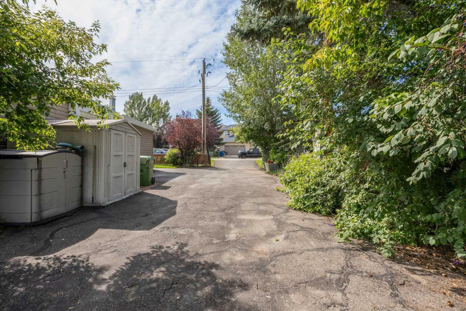 828 West Chestermere  