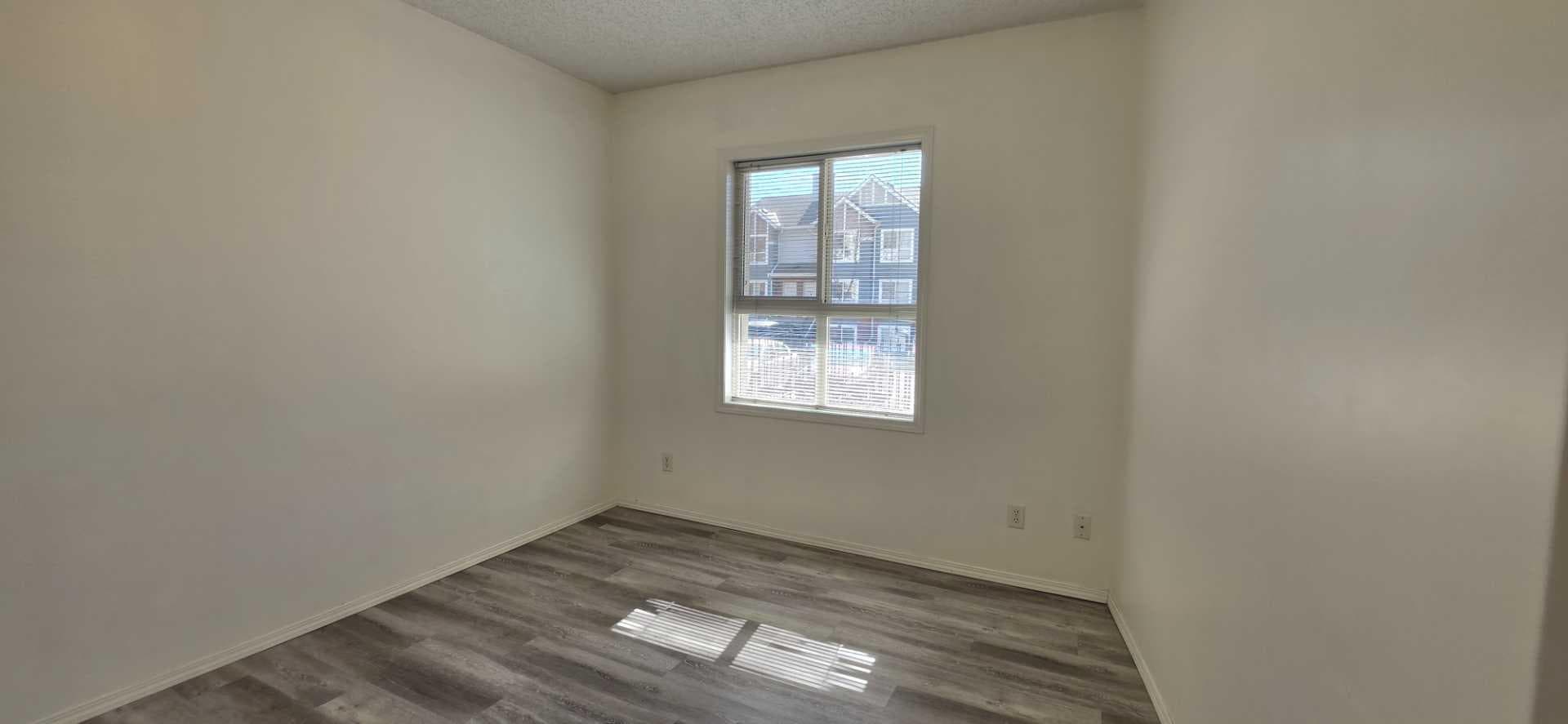 1206, 73 Erin Woods Court SE
