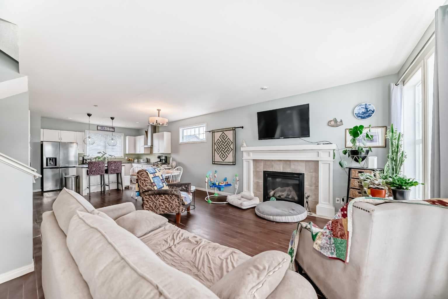 404 Redstone Grove NE