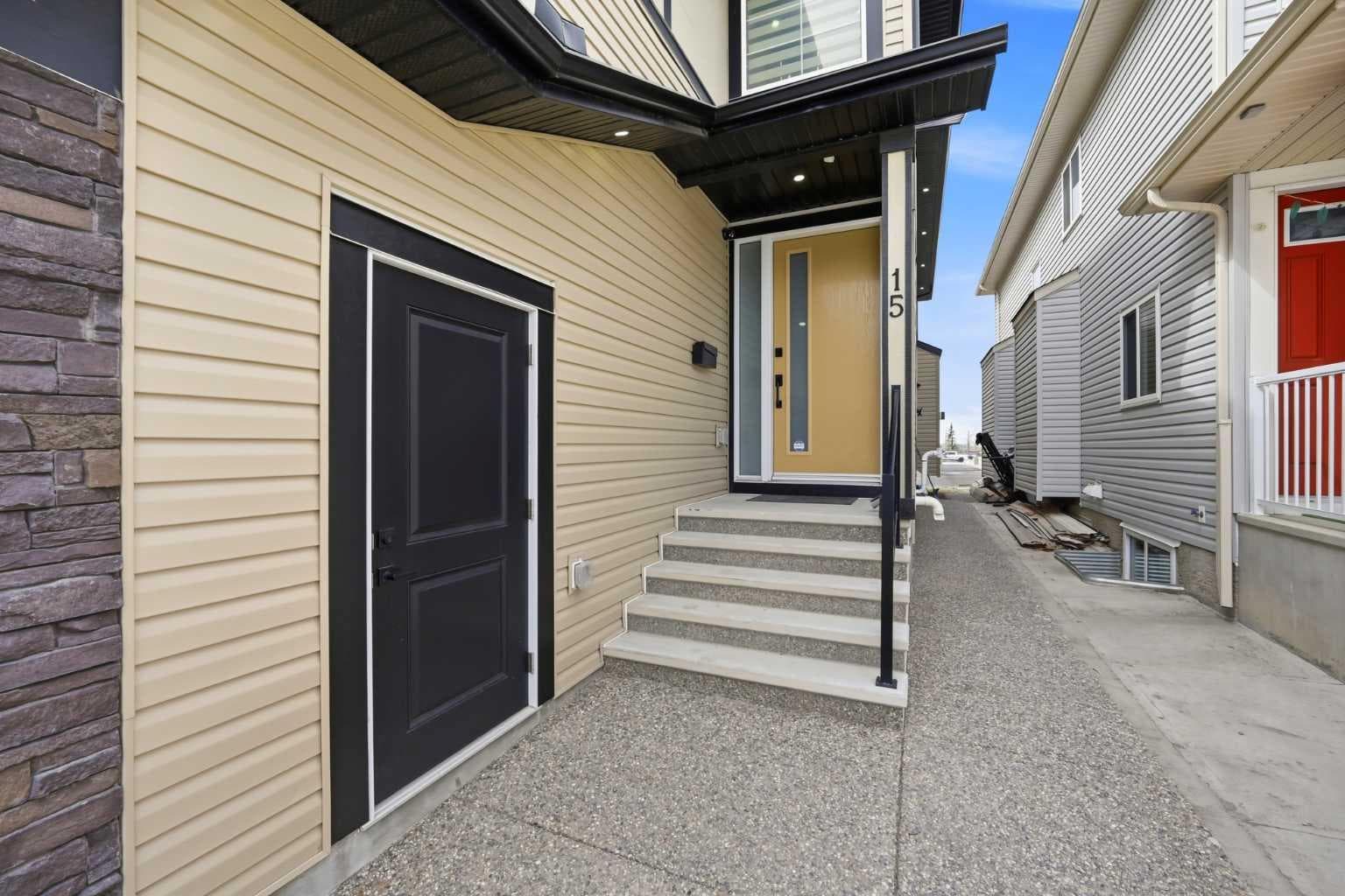 15 Saddlecrest Link NE