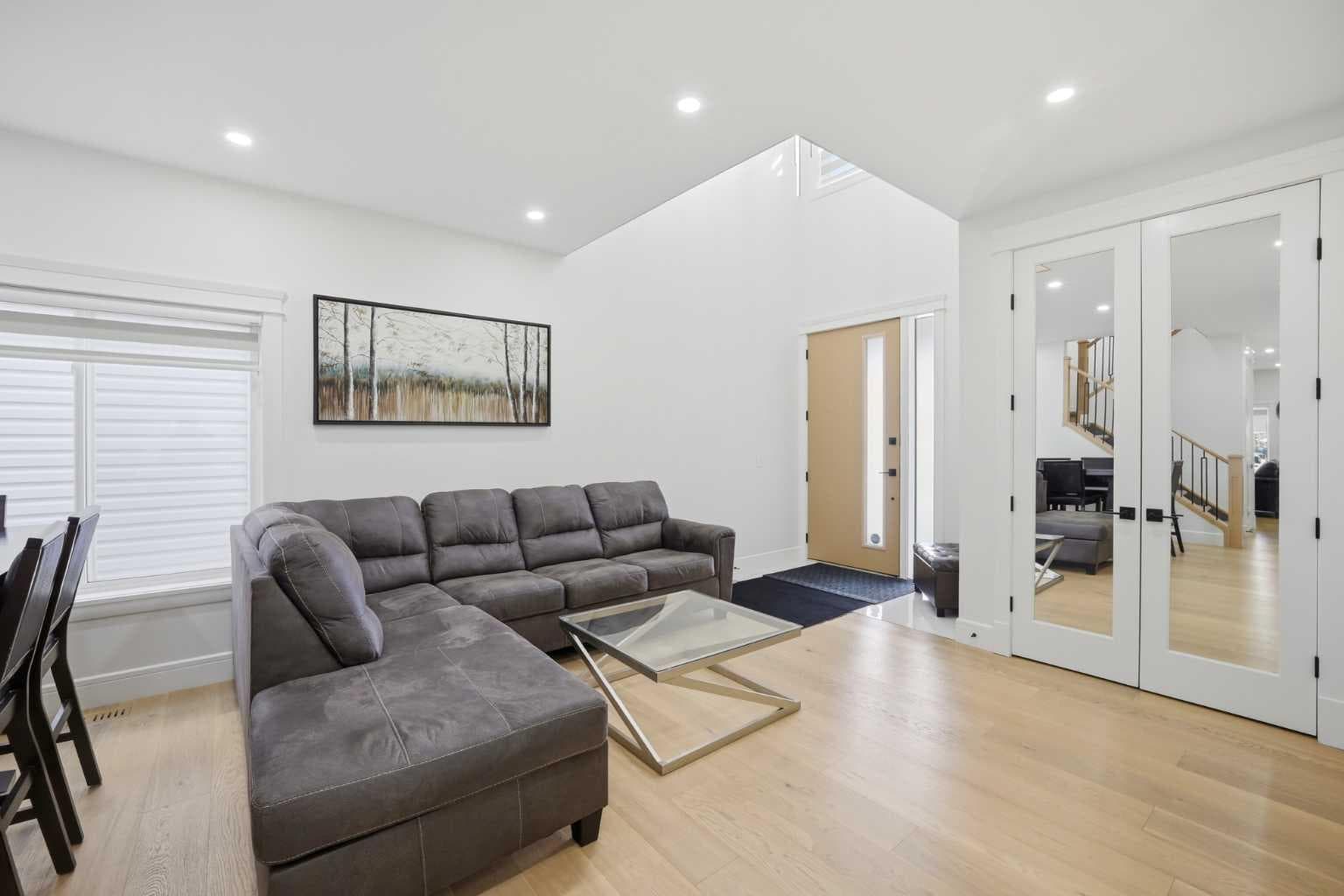 15 Saddlecrest Link NE