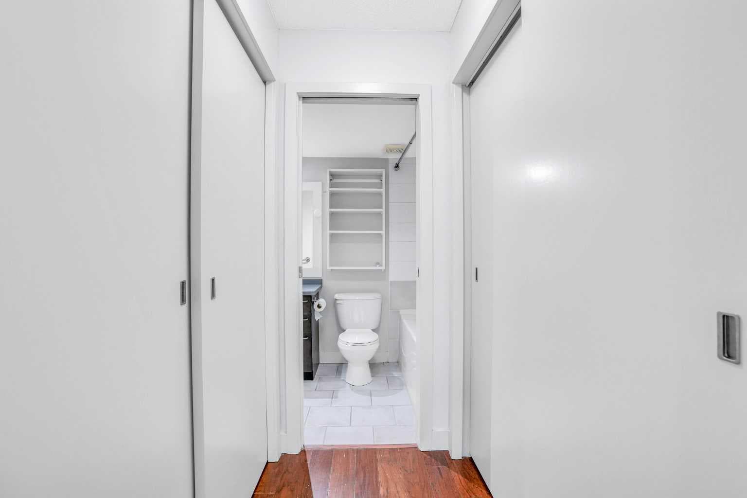 250, 35 Richard Court SW