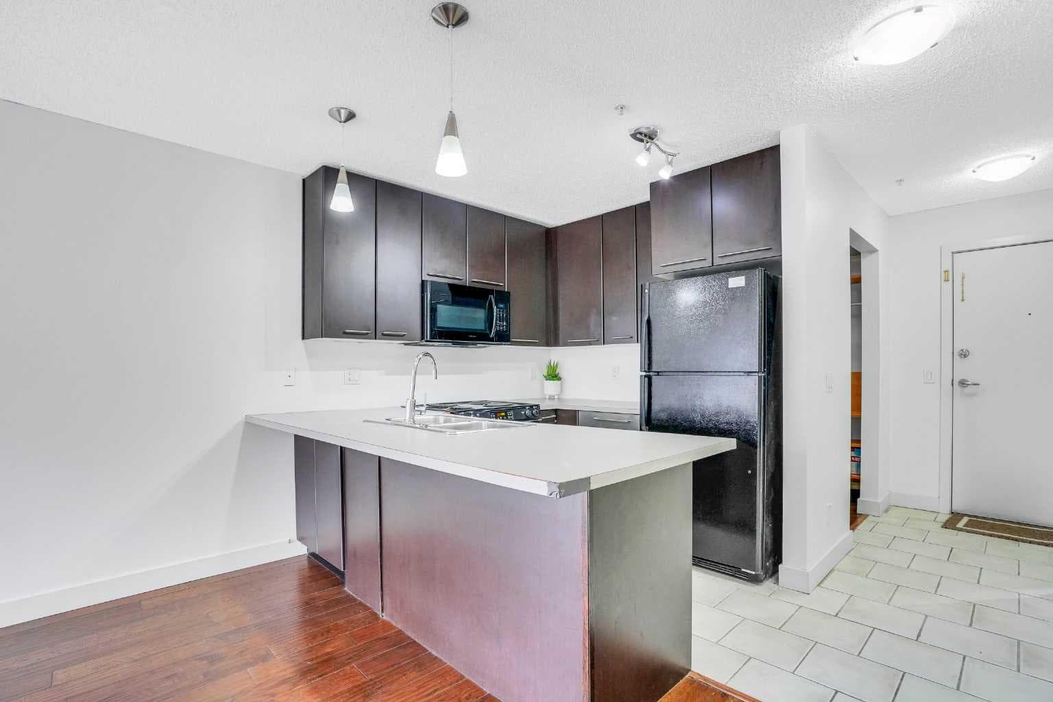 250, 35 Richard Court SW