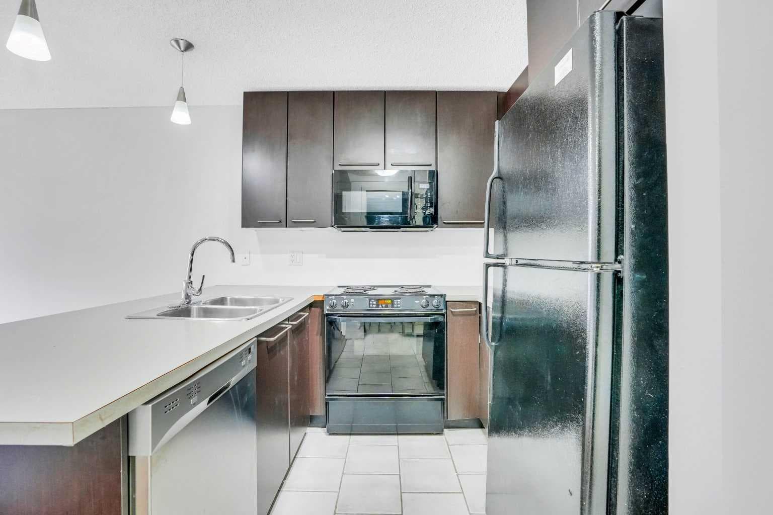 250, 35 Richard Court SW