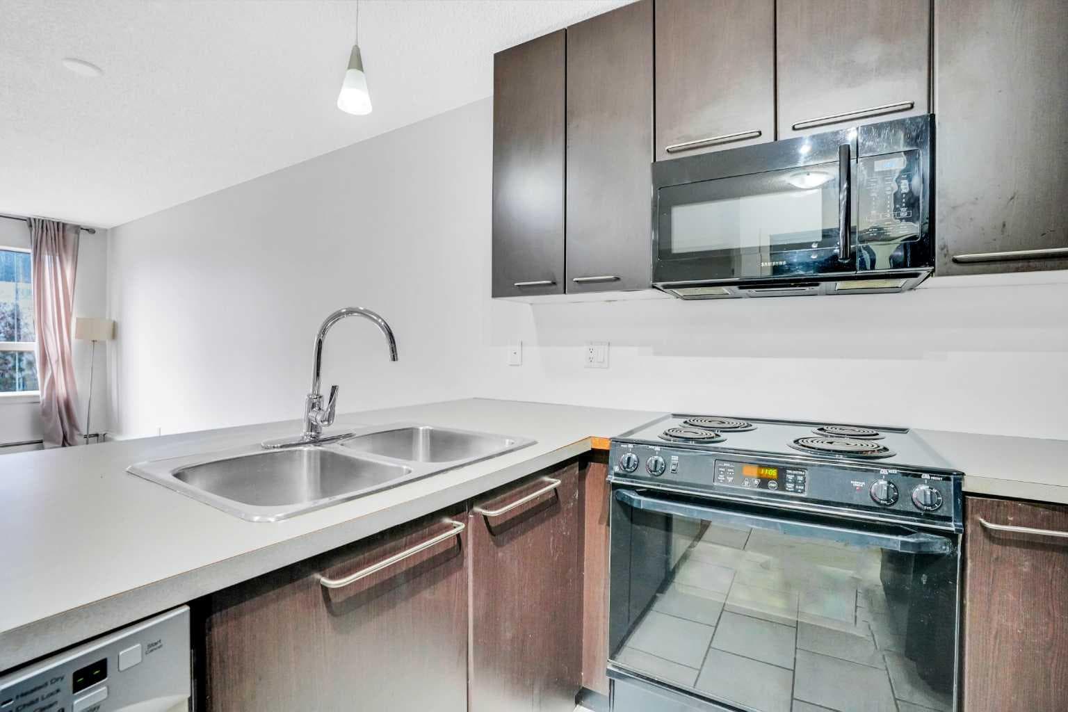 250, 35 Richard Court SW