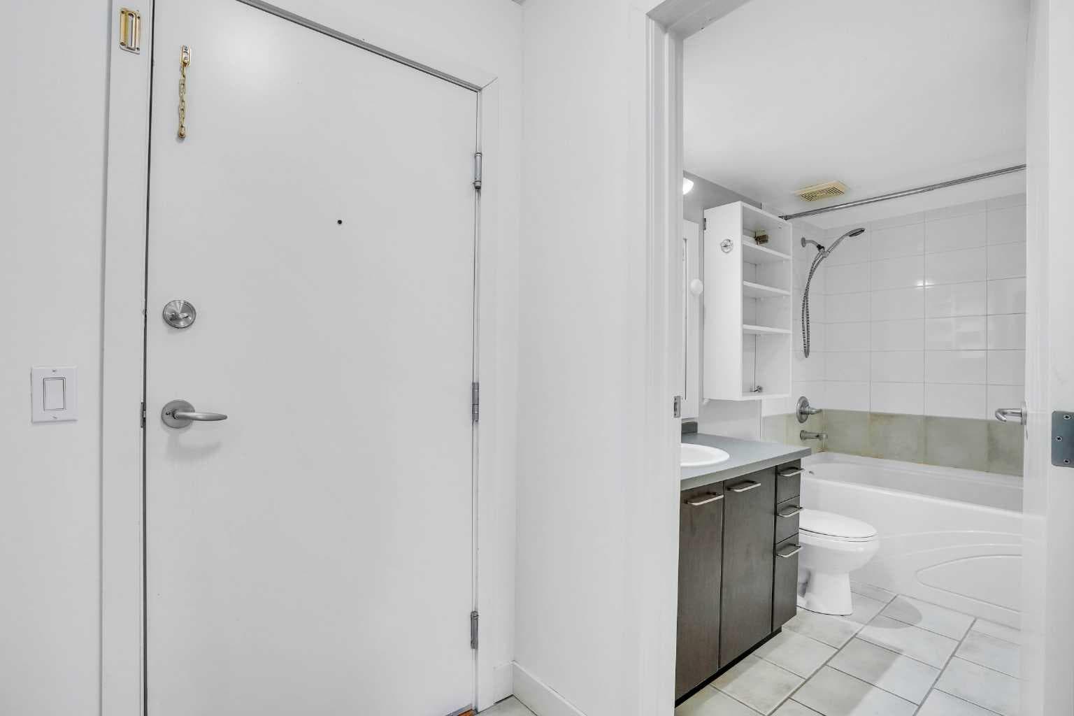 250, 35 Richard Court SW
