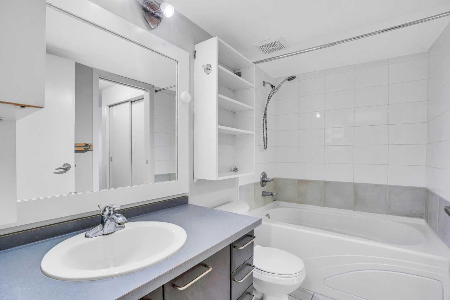 250, 35 Richard Court SW