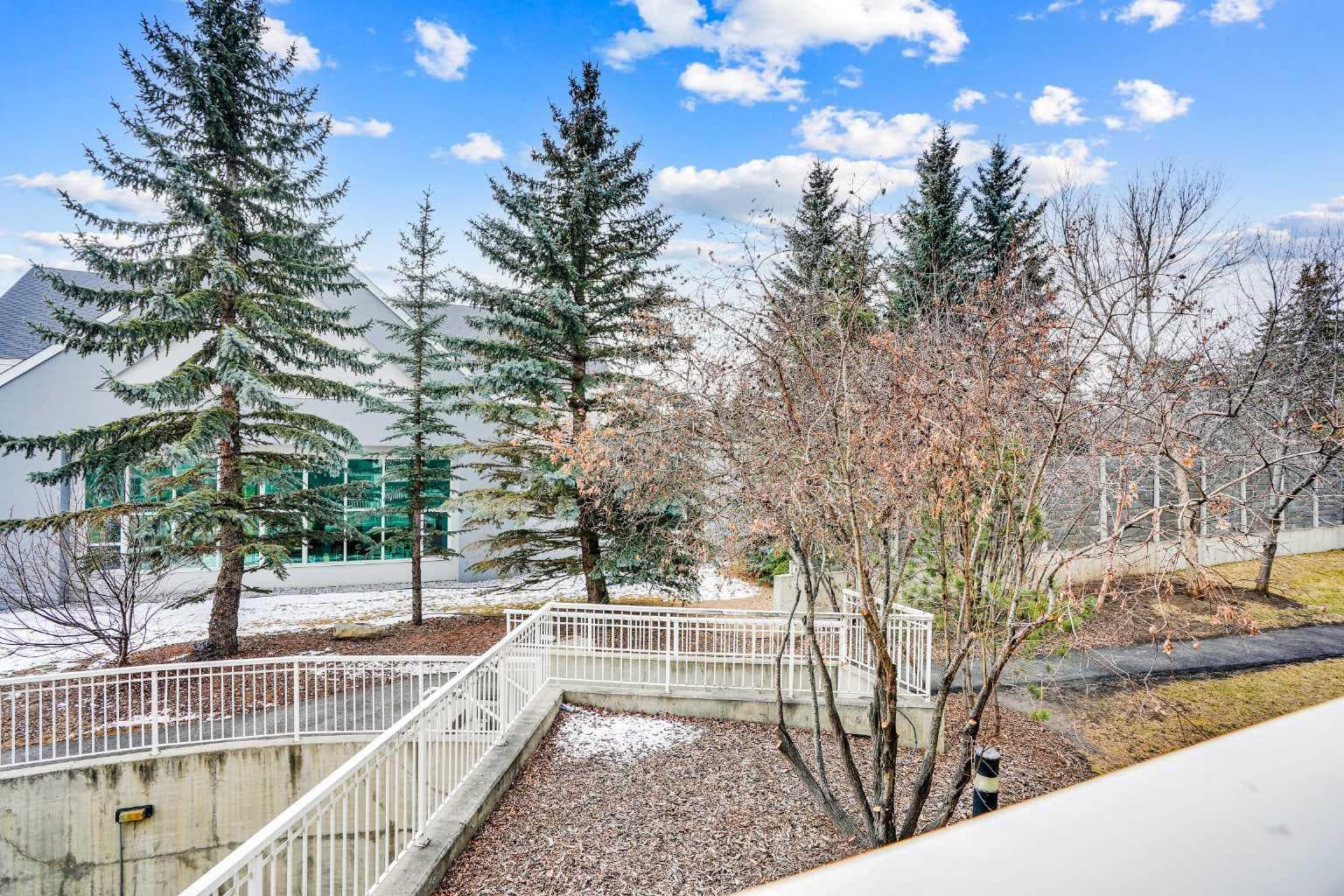 250, 35 Richard Court SW