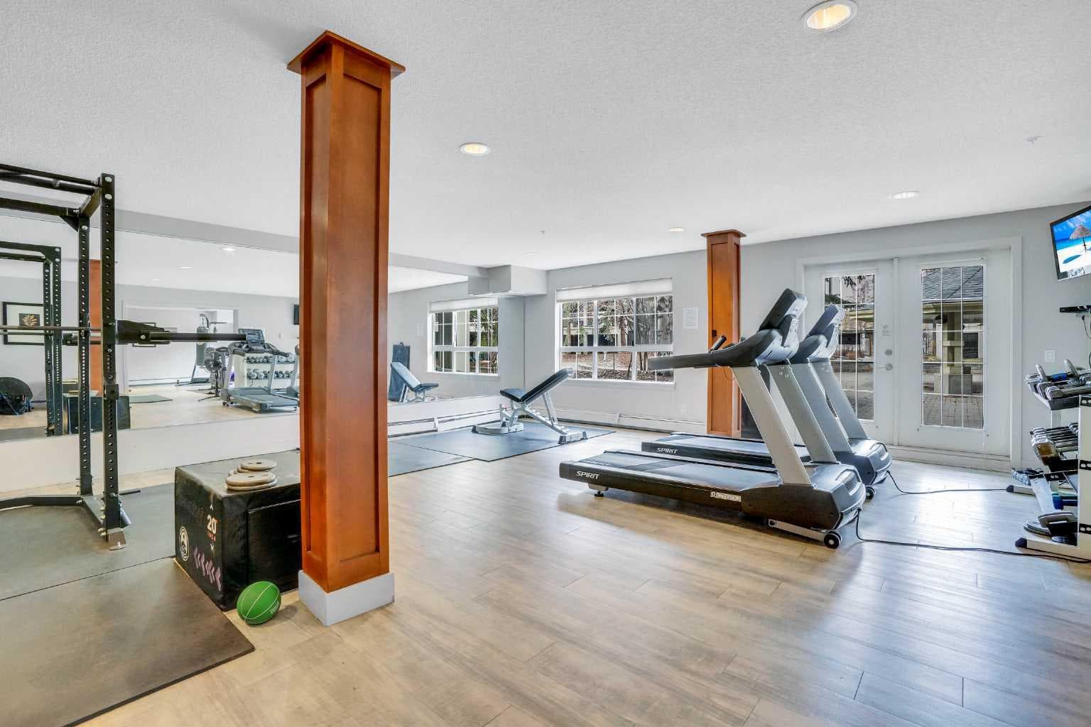 250, 35 Richard Court SW