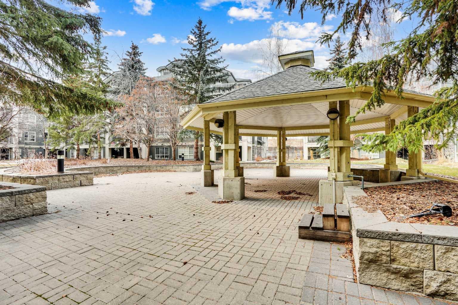 250, 35 Richard Court SW