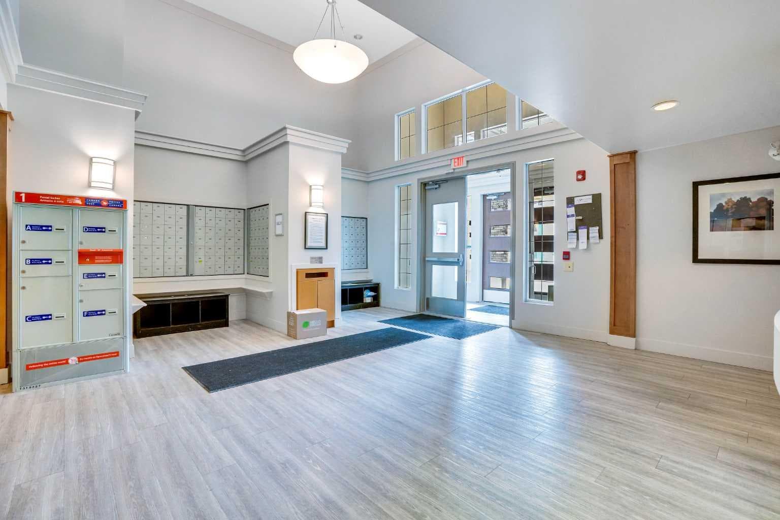 250, 35 Richard Court SW