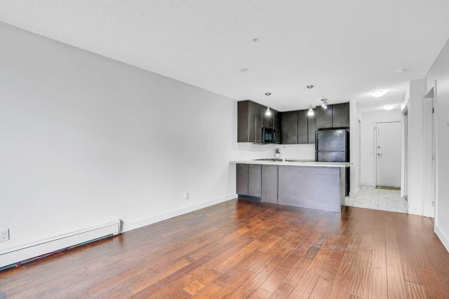 250, 35 Richard Court SW