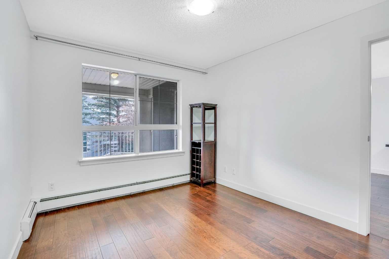 250, 35 Richard Court SW