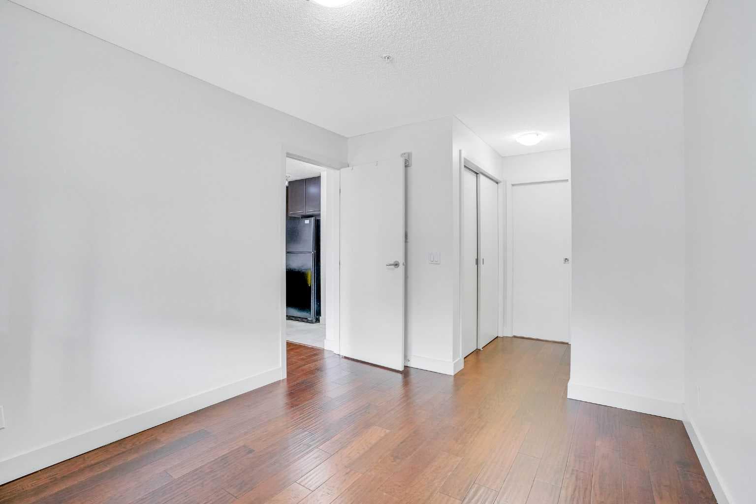250, 35 Richard Court SW