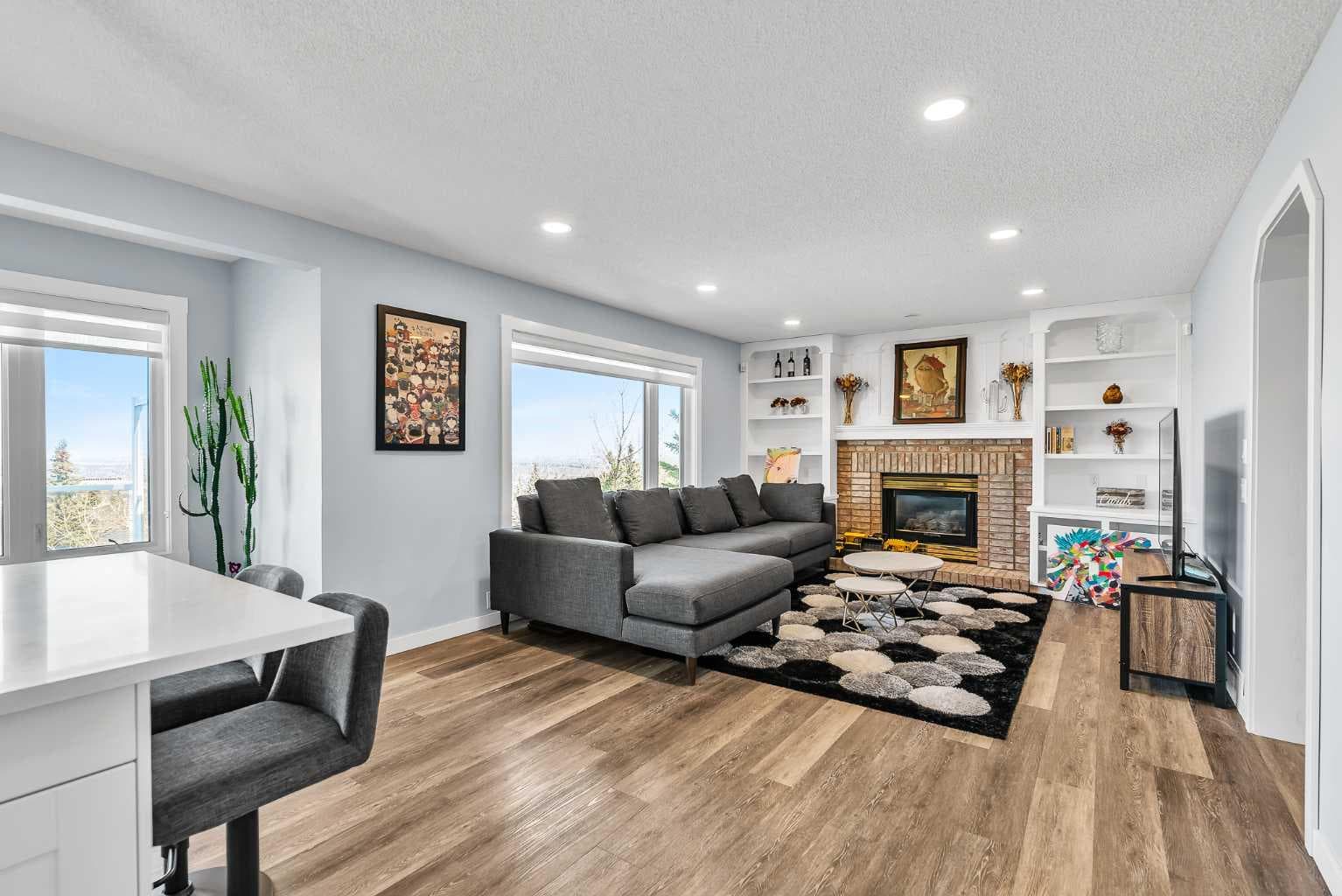 215 Edgevalley Mews 