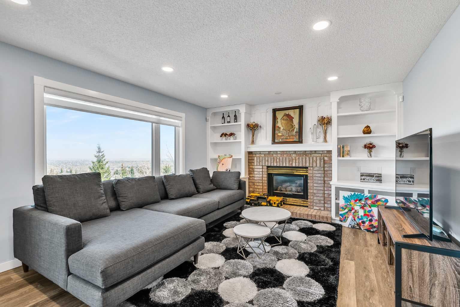 215 Edgevalley Mews 