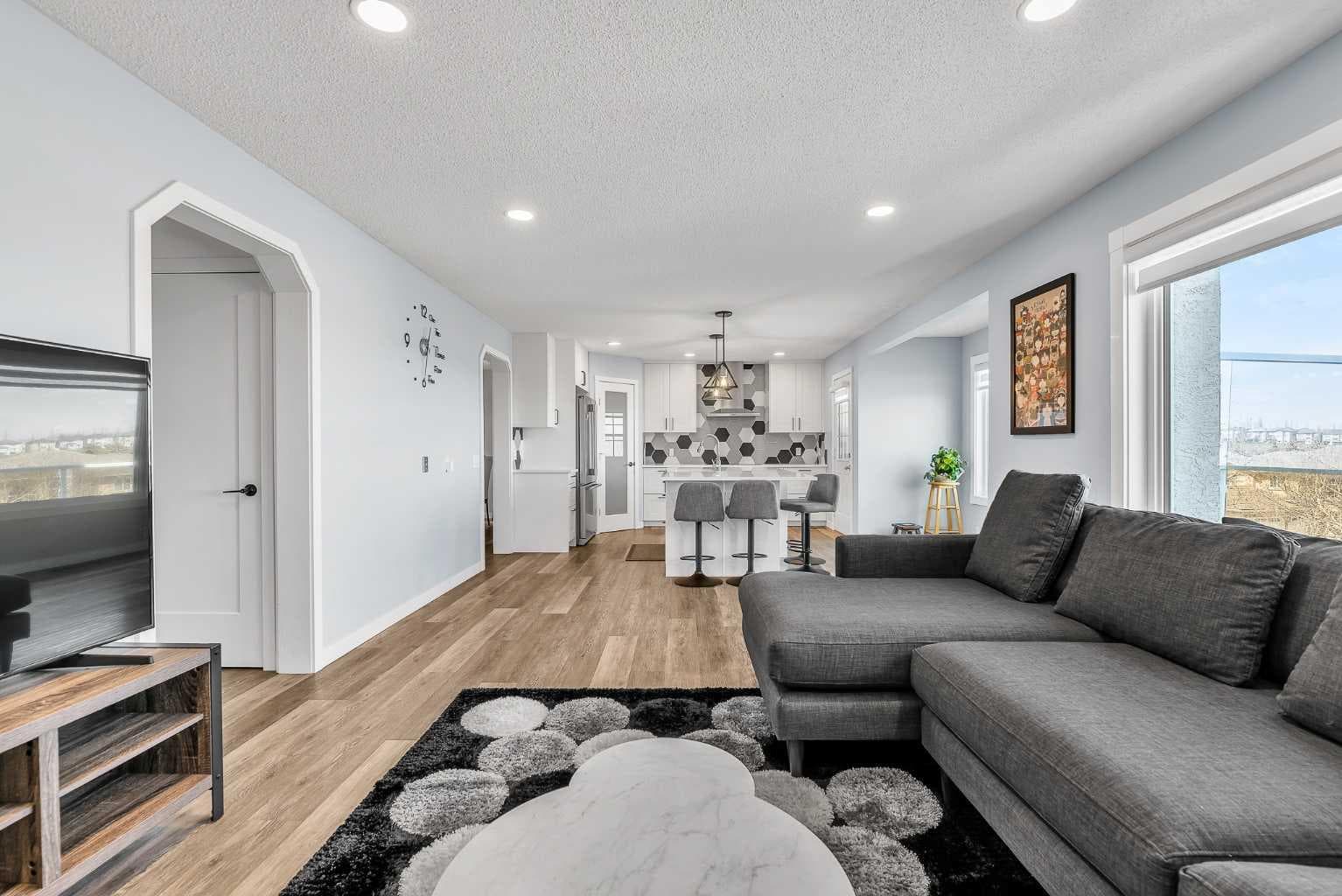215 Edgevalley Mews 
