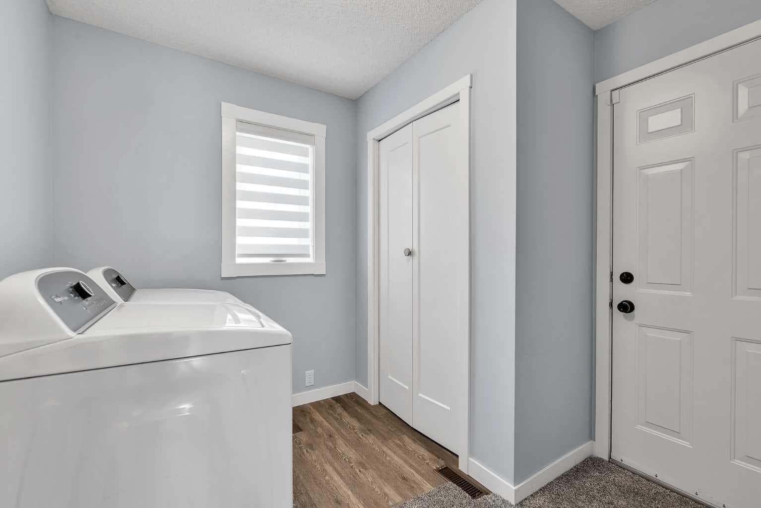 215 Edgevalley Mews 