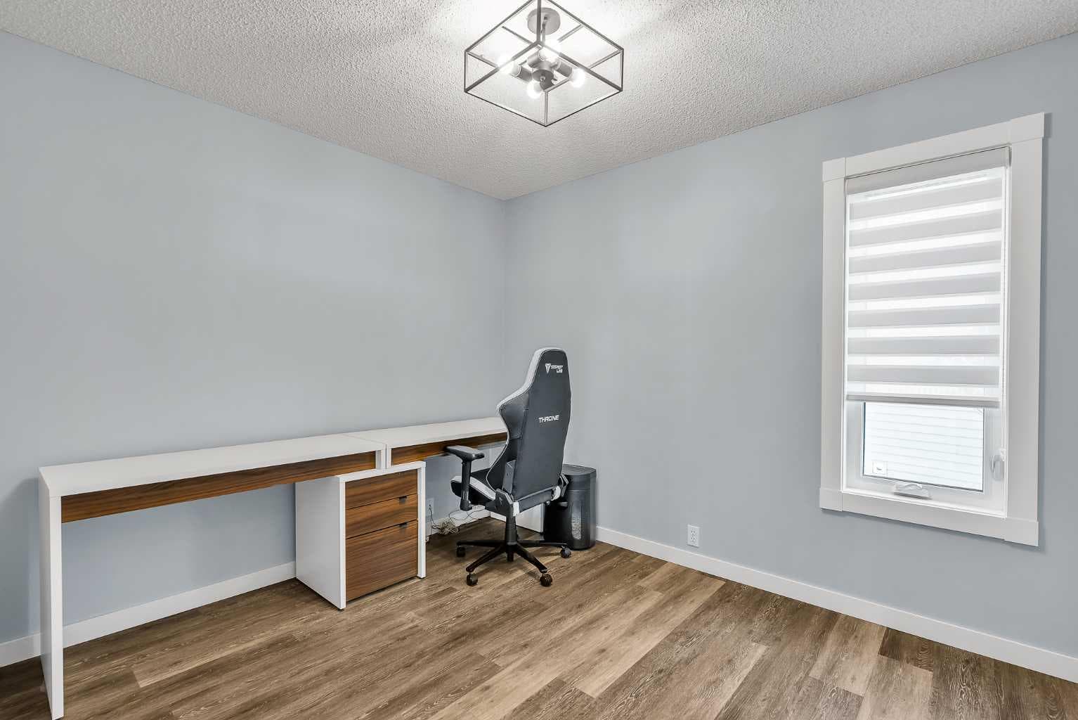 215 Edgevalley Mews 