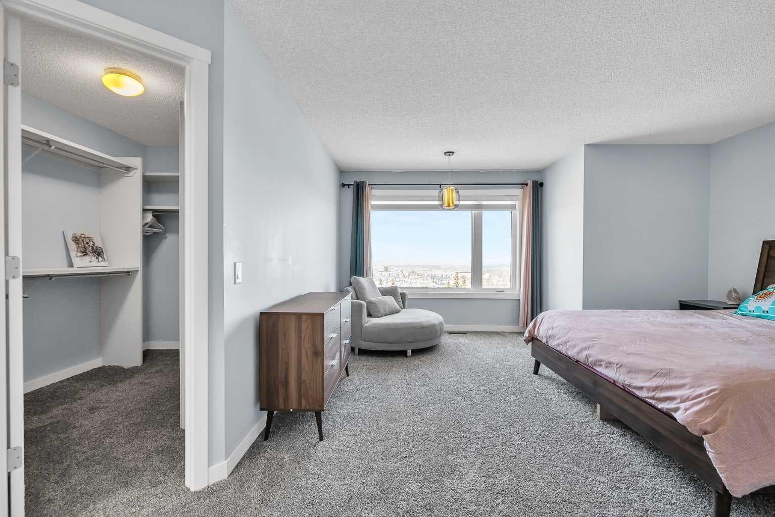215 Edgevalley Mews 