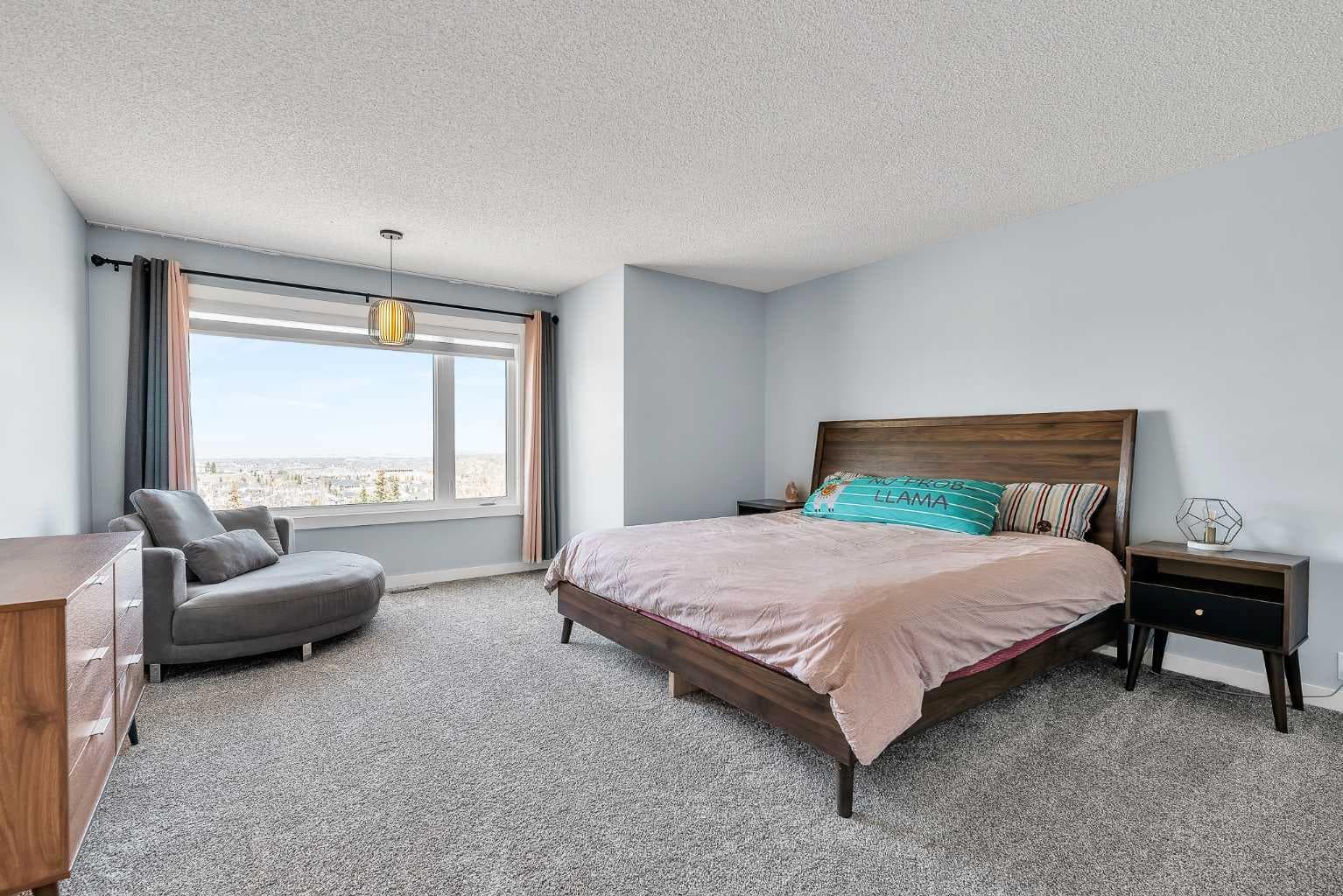 215 Edgevalley Mews 