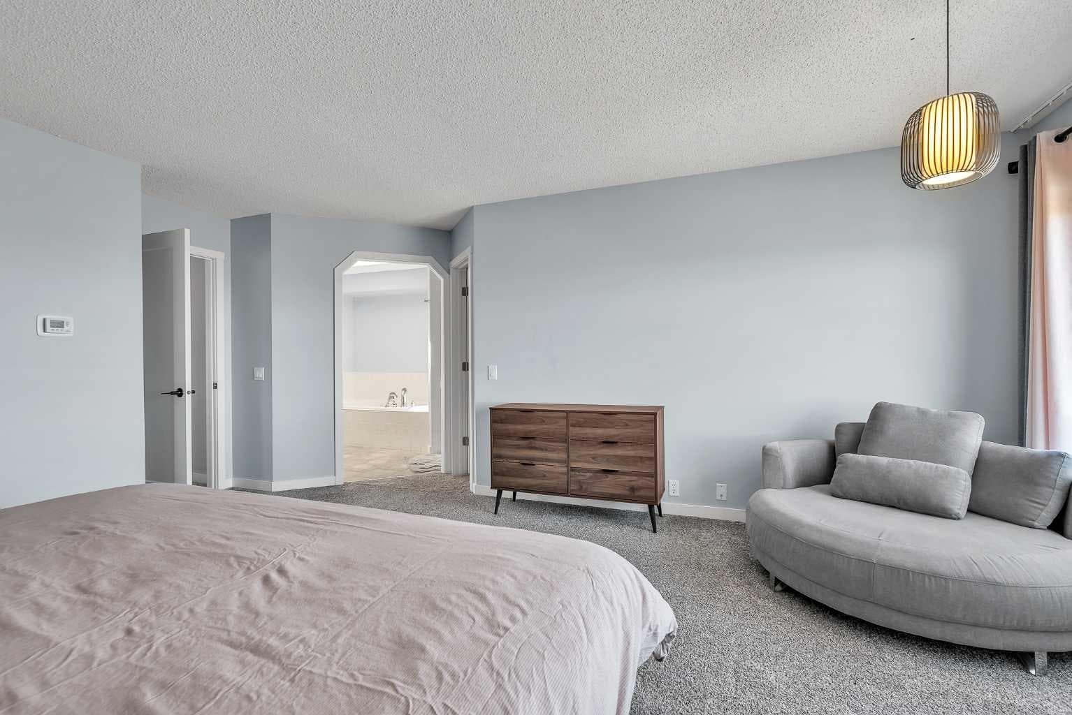 215 Edgevalley Mews 