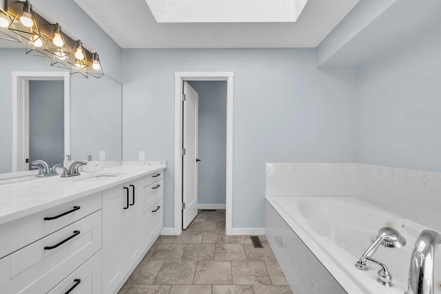 215 Edgevalley Mews 