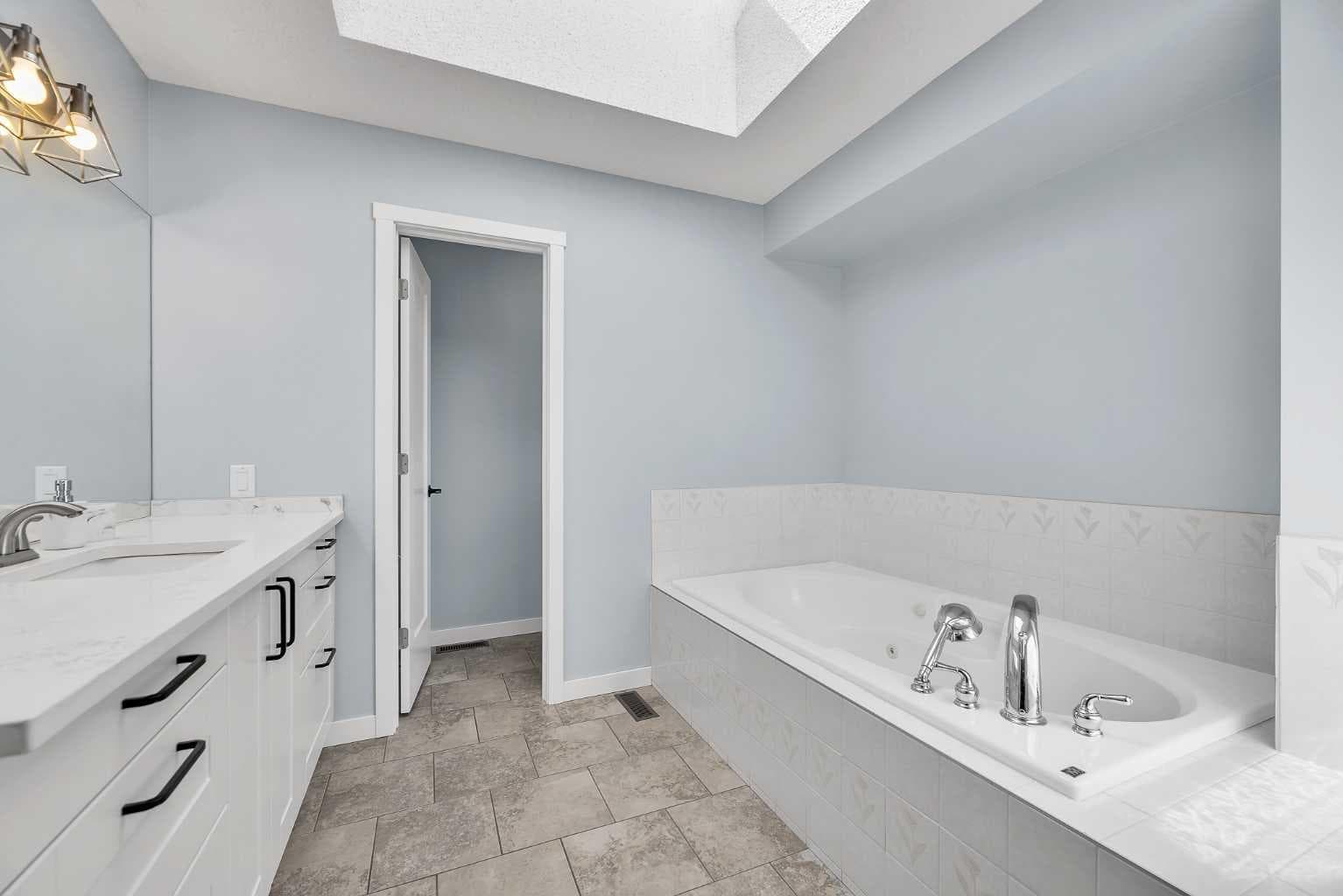 215 Edgevalley Mews 
