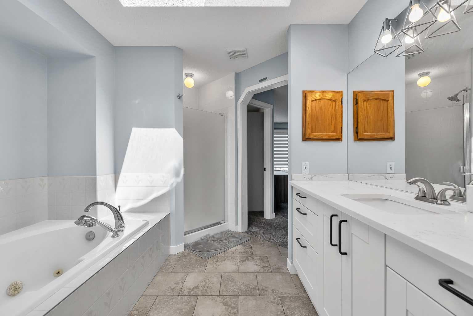 215 Edgevalley Mews 