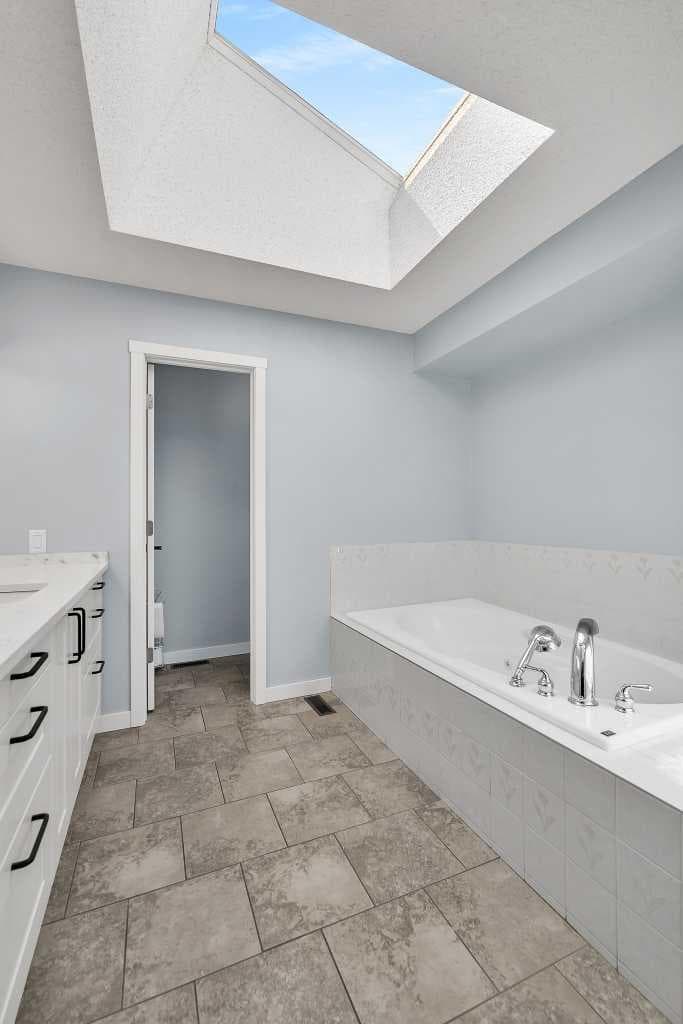 215 Edgevalley Mews 