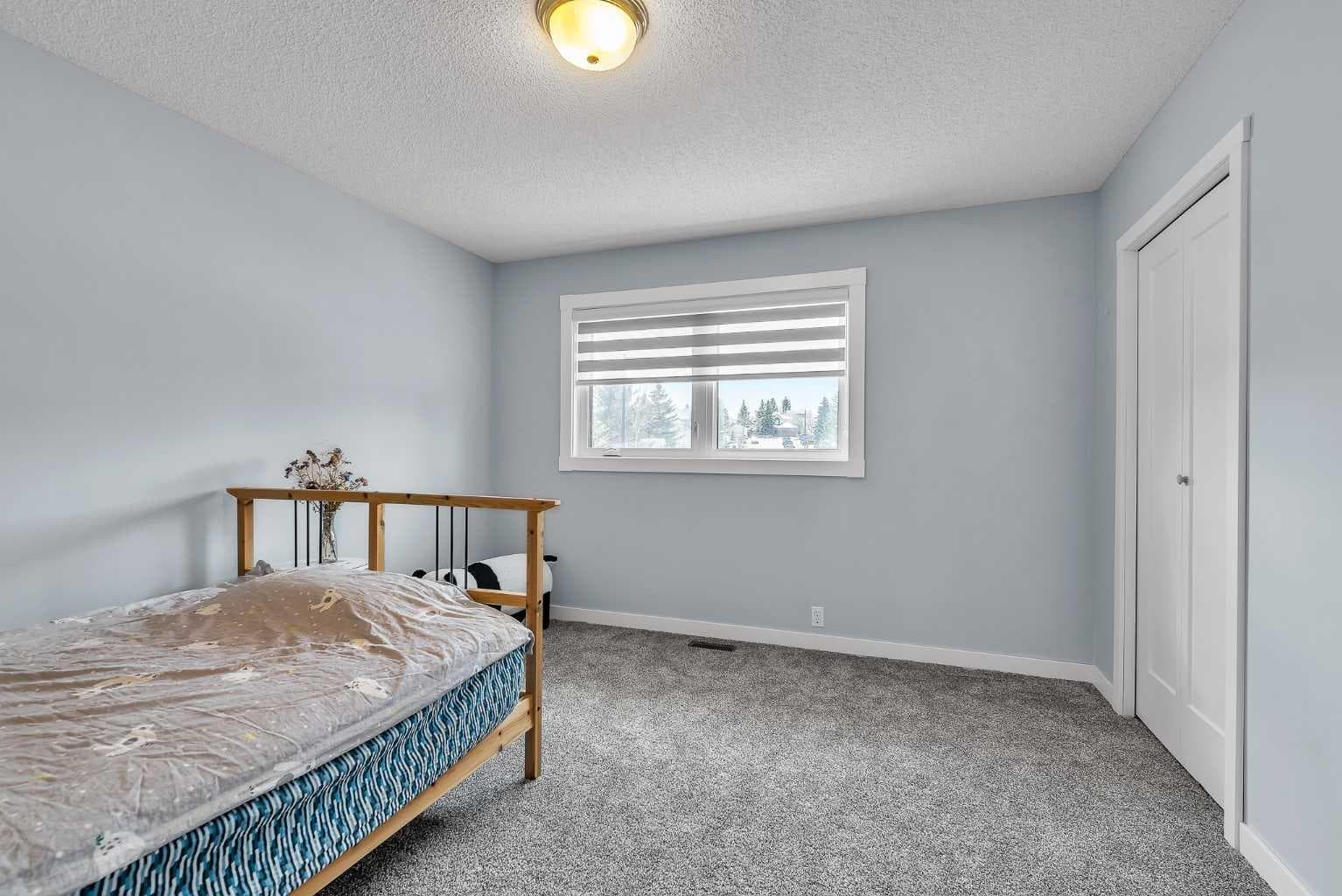 215 Edgevalley Mews 